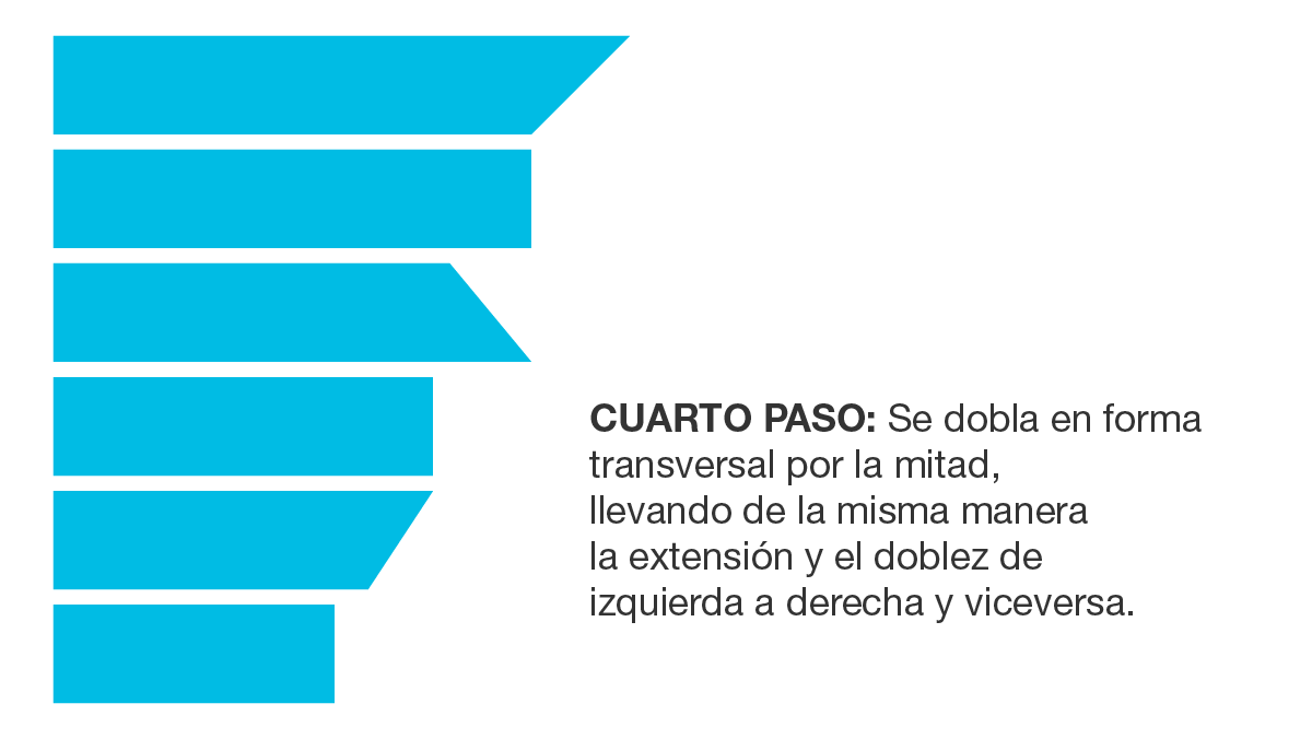 Paso 4: Se dobla en forma transversal por la mitad, llevando de la misma manera la extensión y el doblez de izquierda a derecha y viceversa.